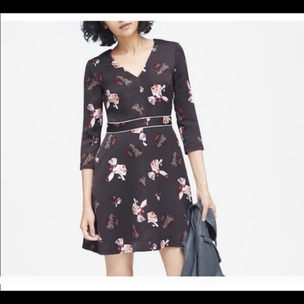 Banana Republic Gray/Pink Floral V Neck Fit and Flare dress size 4